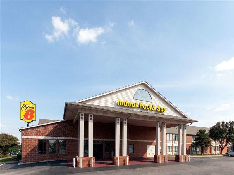 Super 8 By Wyndham Tulsa/Downtown/East Hotel Bagian luar foto