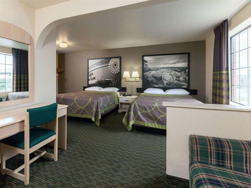Super 8 By Wyndham Tulsa/Downtown/East Hotel Bagian luar foto