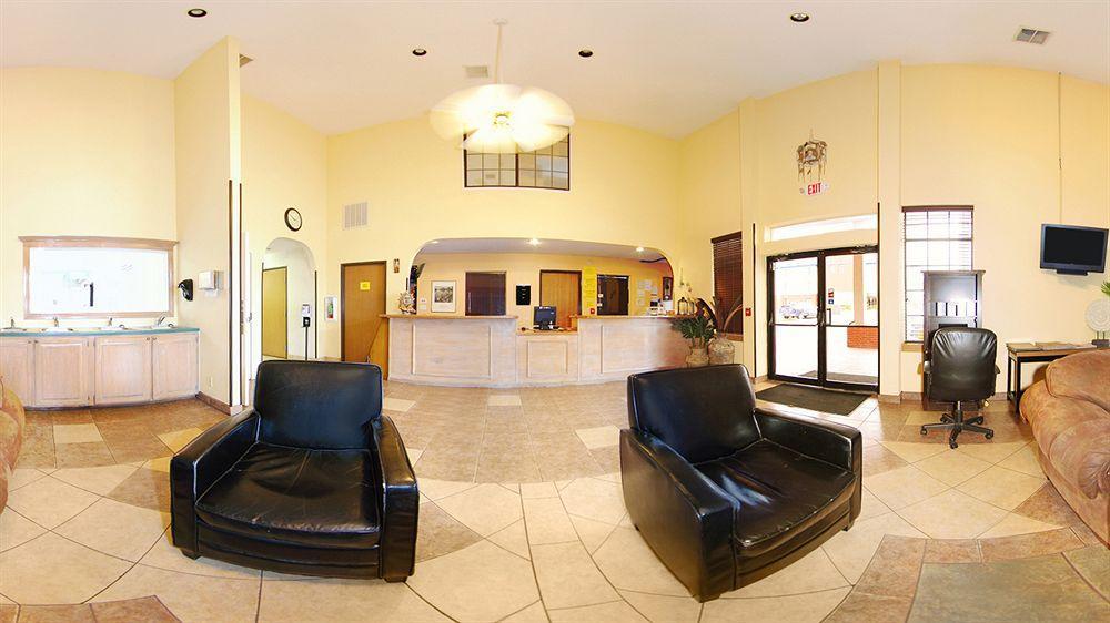 Super 8 By Wyndham Tulsa/Downtown/East Hotel Bagian luar foto
